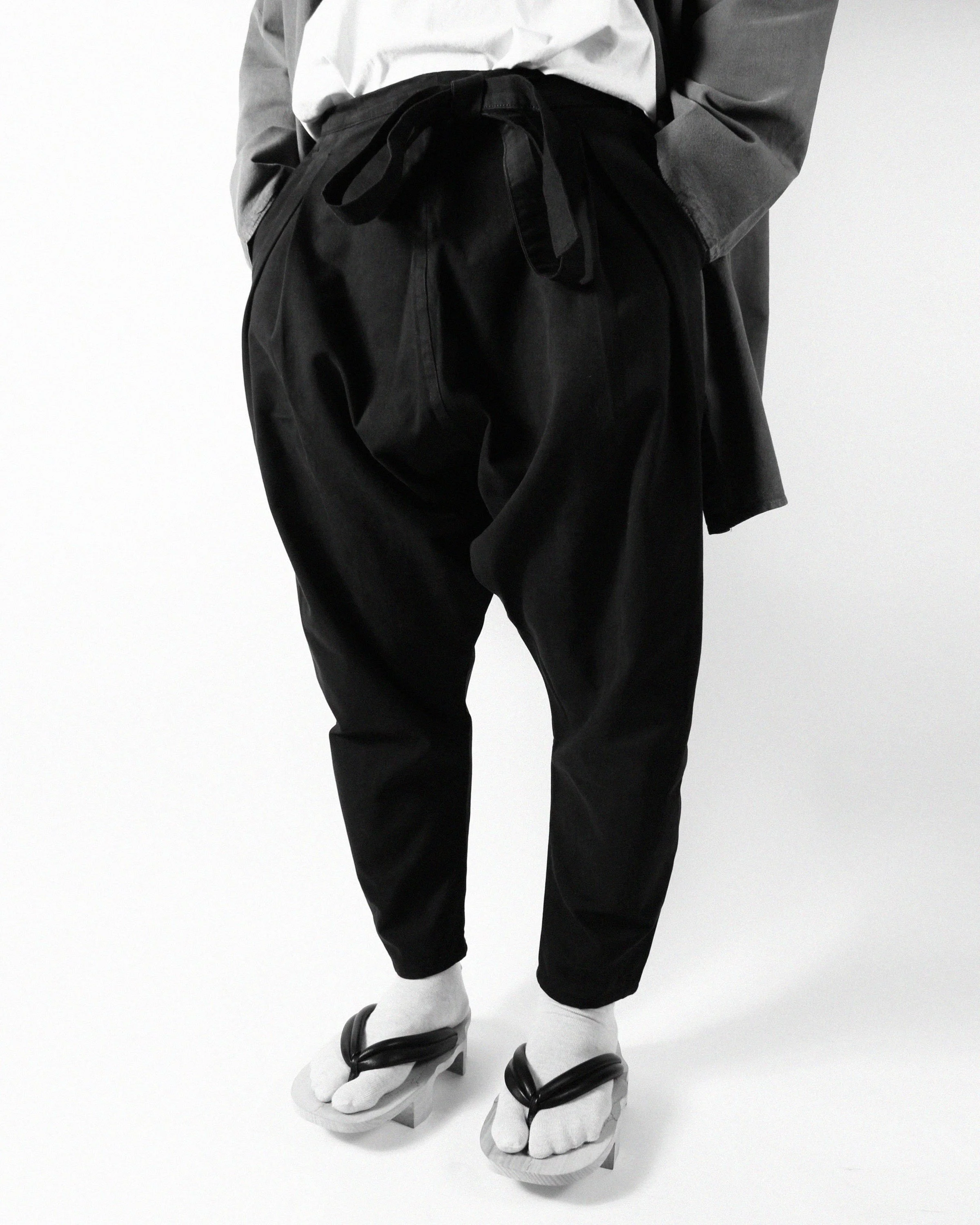 KUNIYOSHI GETA - NAVY | Prospective Flow | Japanese Fashion for